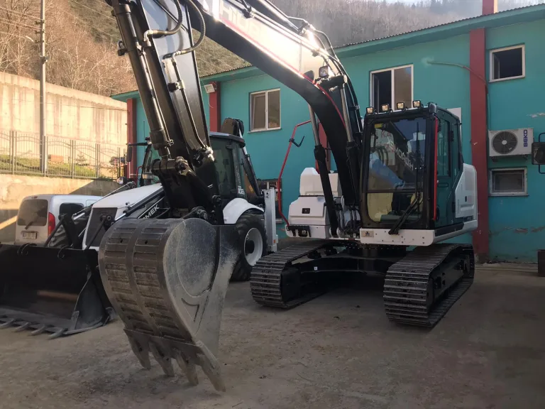 Yeni Paletli Ekskavatörümüz İlçemize Hayırlı Olsun — galeri görseli