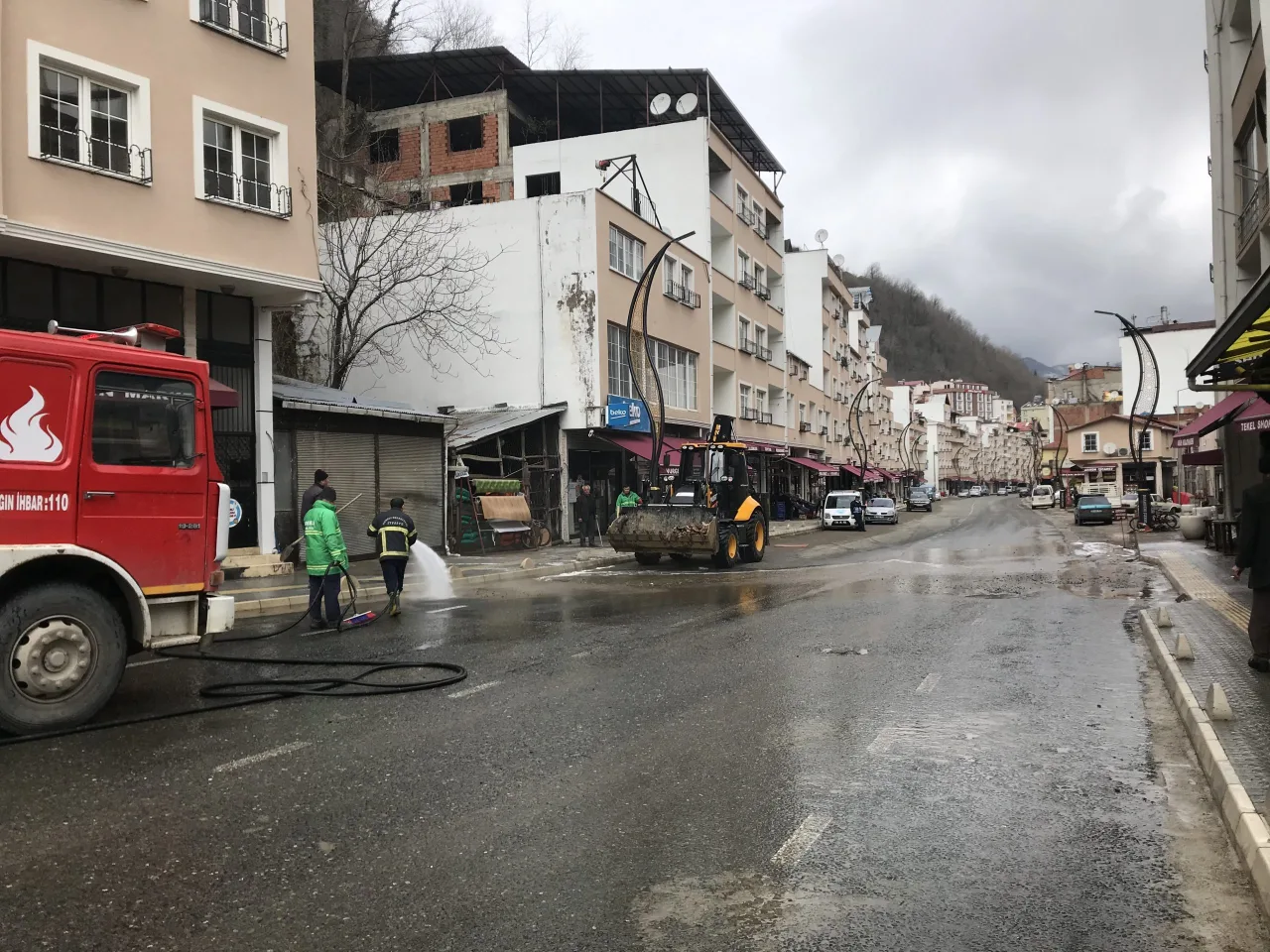 Cadde ve Sokaklarda Yıkama Yapıldı