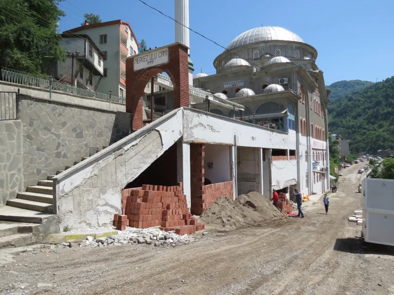Merkez Ulu Camii'nde Tadilat Çalışmaları Yapılıyor — galeri görseli