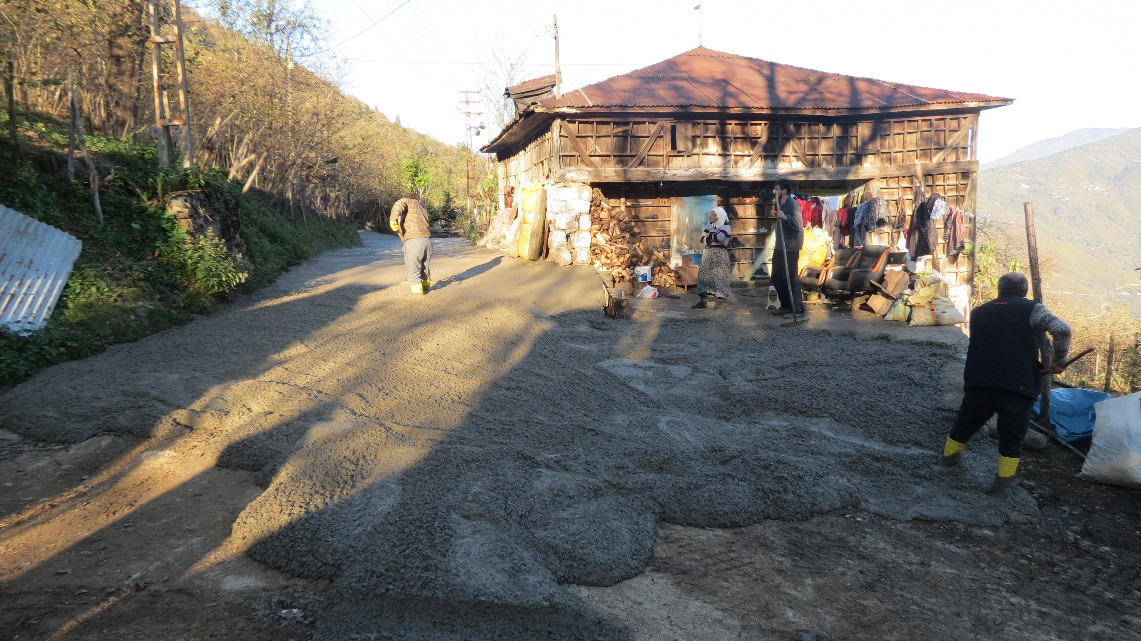 Beton ve Parke Çalışmalarımız Devam Ediyor