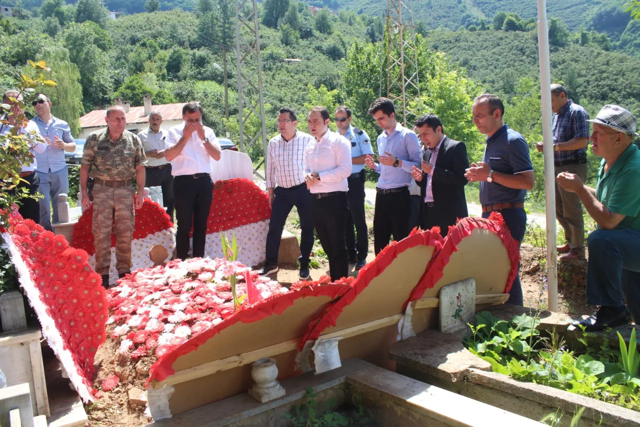 Şehitlerimizin Kabirleri Ziyaret Edildi