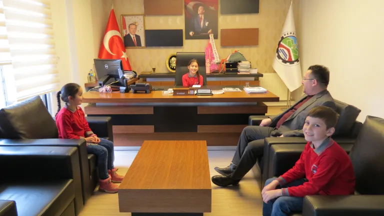 Başkanımız Koltuğunu Çocuklara Devretti — galeri görseli